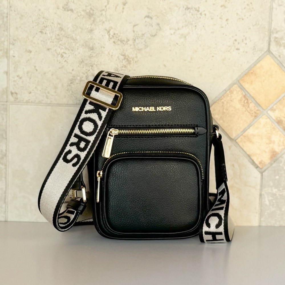 Michael Kors Jet Set Item Crossbody Flight Bag Black